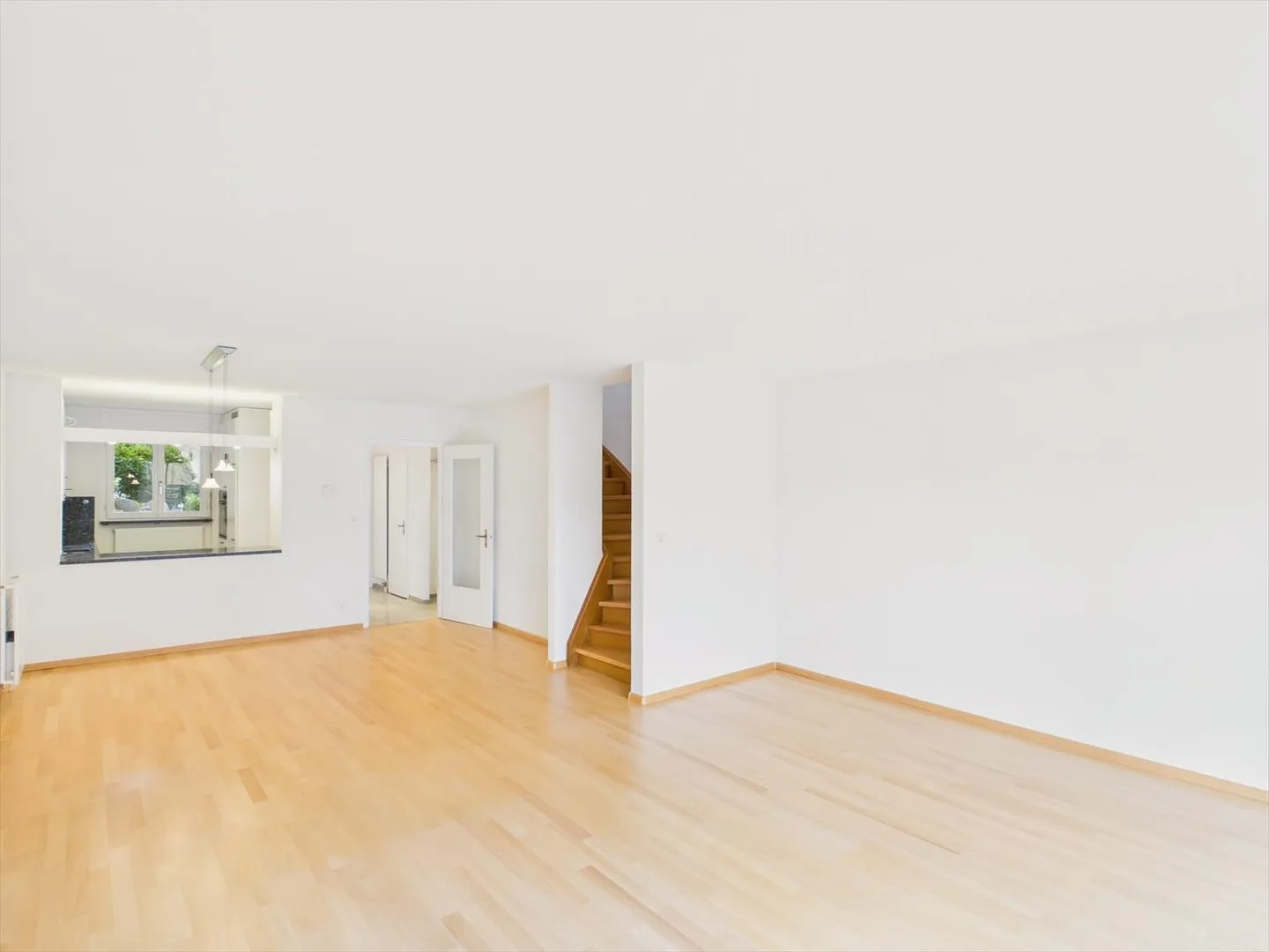 Charming and spacious corner terraced family house in a sought-after location in Allschwil - Photo 4 of 13