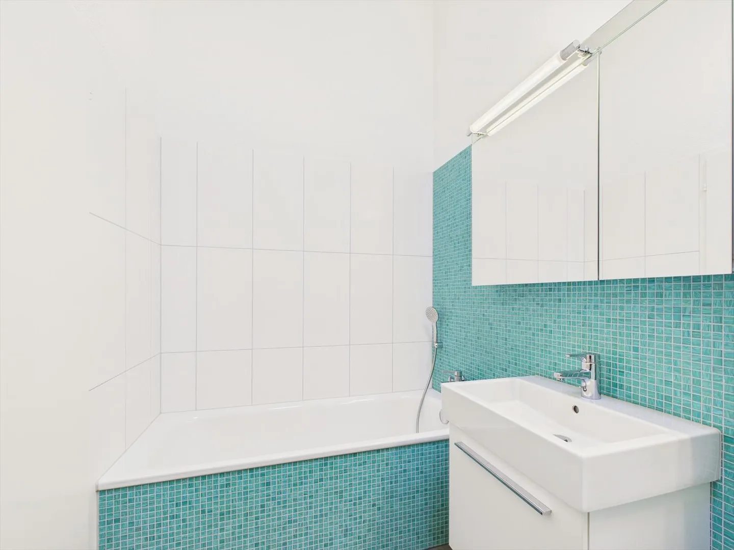 Charming and spacious corner terraced family house in a sought-after location in Allschwil - Photo 12 of 13