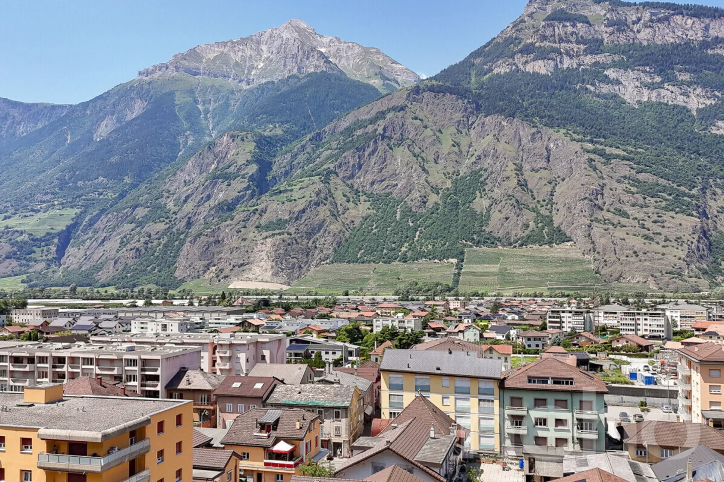 Edificio residenziale in affitto - Foto 2 di 12