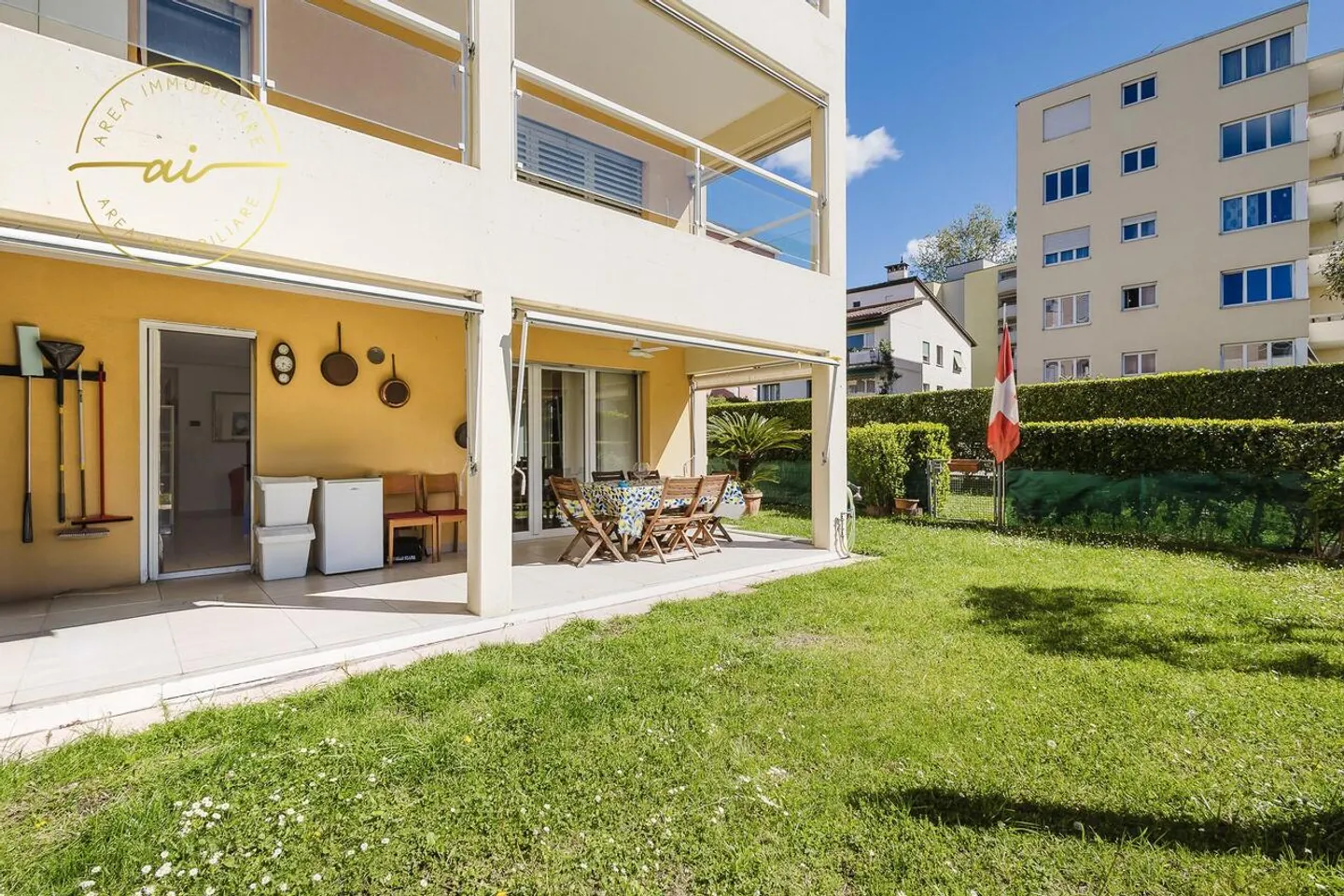 LUMINOSO APPARTAMENTO DI 4.5 LOCALI CON GIARDINO - Foto 2 di 13