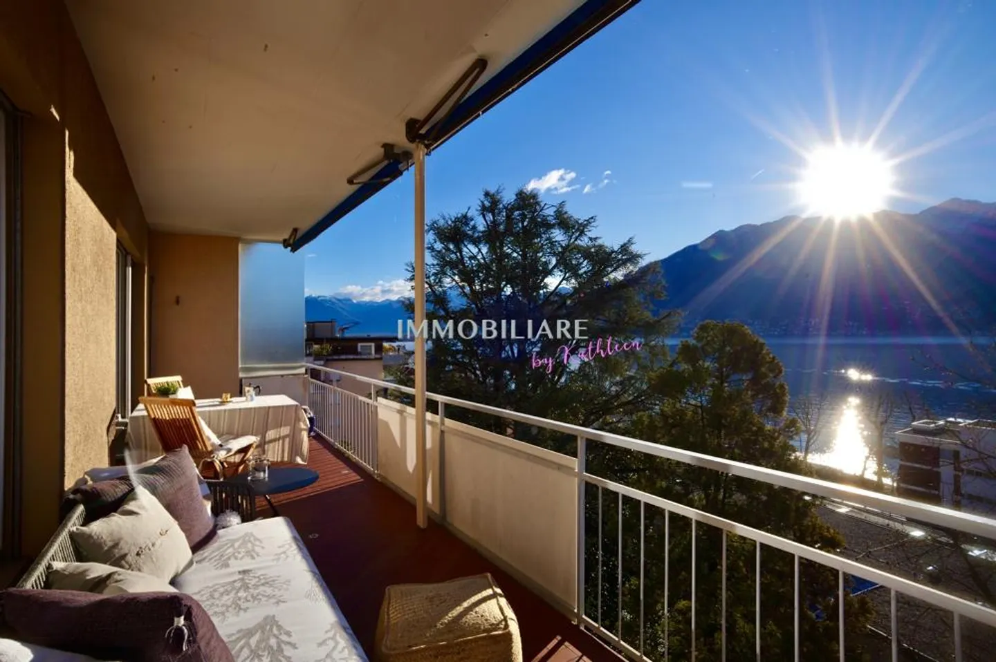 Appartamento mansardato con vista lago e camino in posizione centrale e tranquilla - Foto 2 di 22