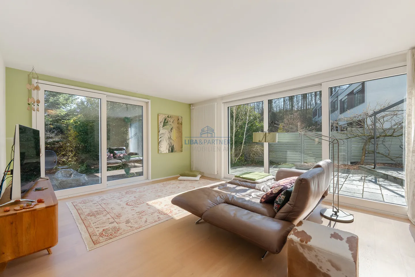 Casa unifamiliare modernizzata con estensione e carattere abitativo unico - Foto 2 di 16