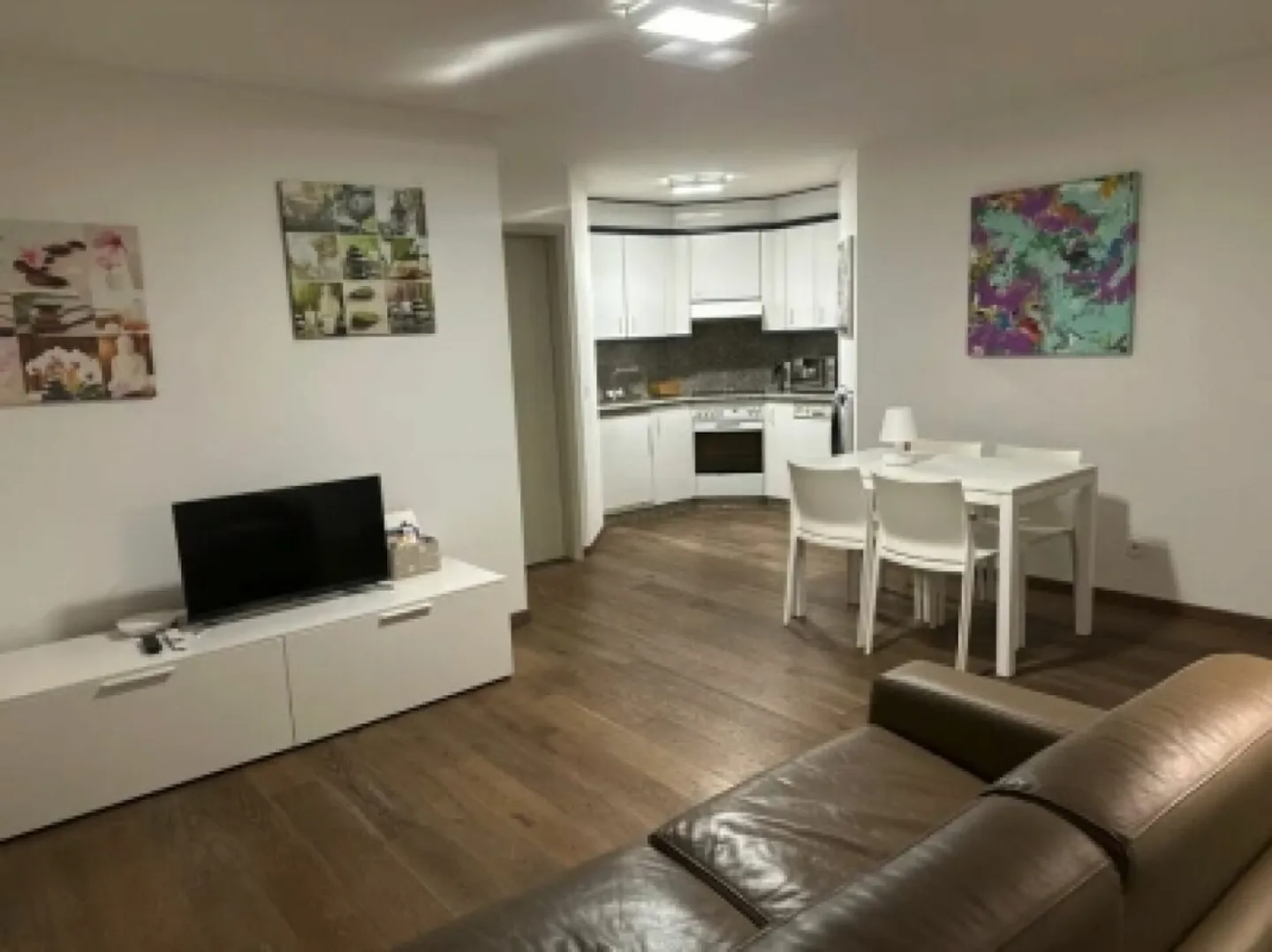 Very beautiful 2.5-room apartment furnished in the center of Neuchâtel - Photo 1 of 4