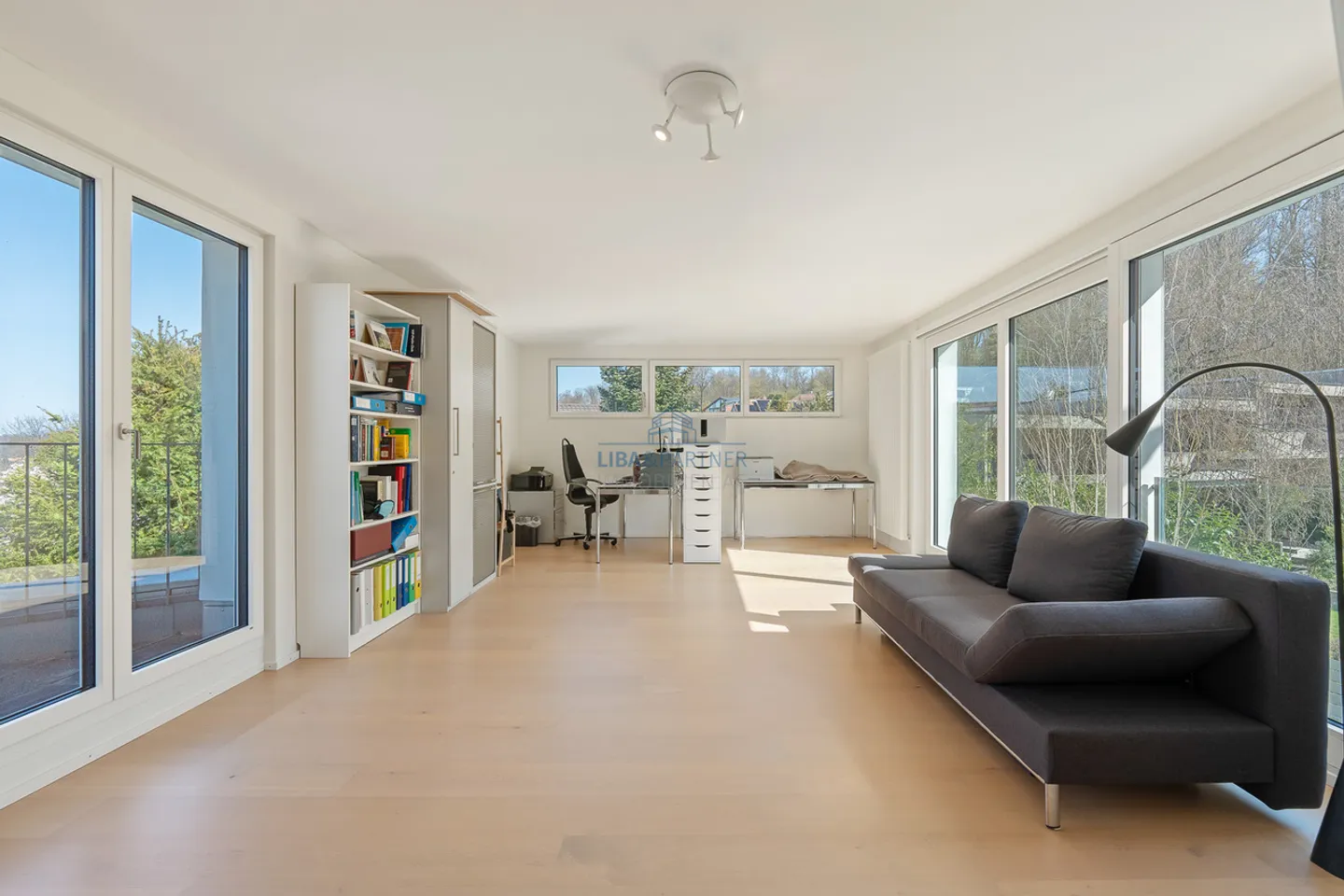 Casa unifamiliare modernizzata con estensione e carattere abitativo unico - Foto 8 di 16