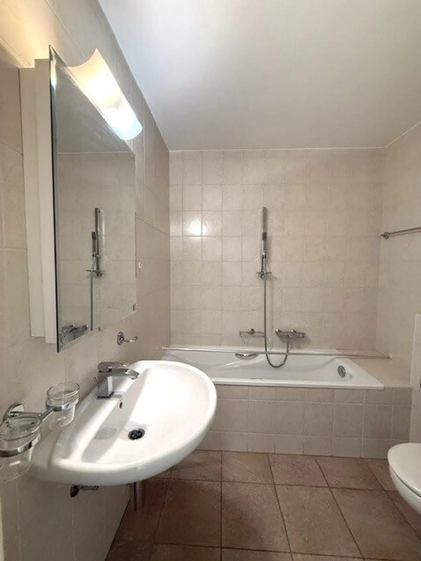 Spacious 3.5-room apartment in Sion, close to the train station and HES-SO - Photo 6 of 8