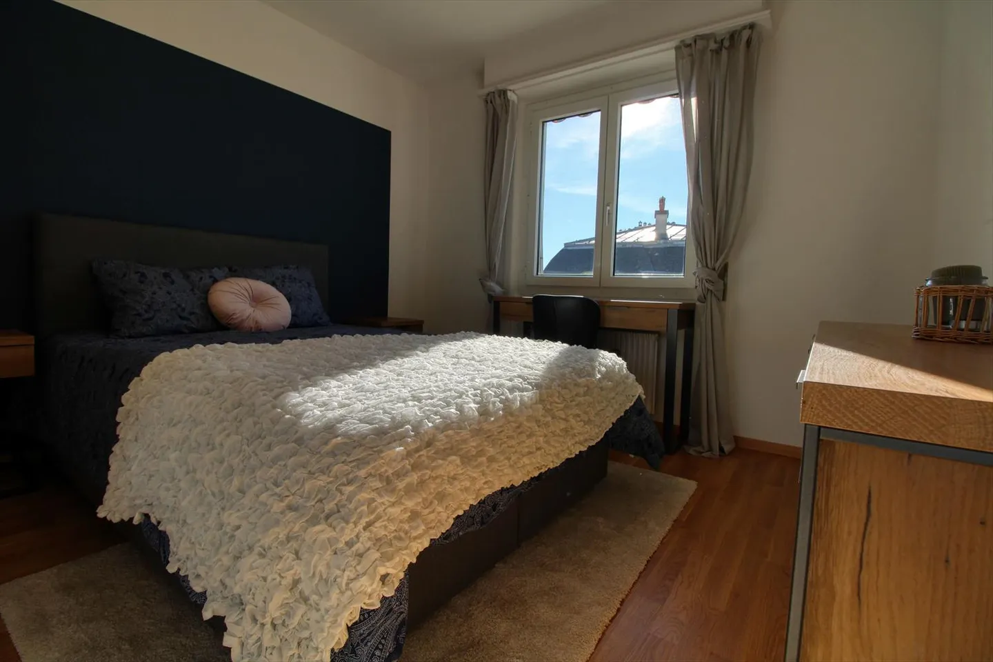 Room 1 - Photo 4 of 23