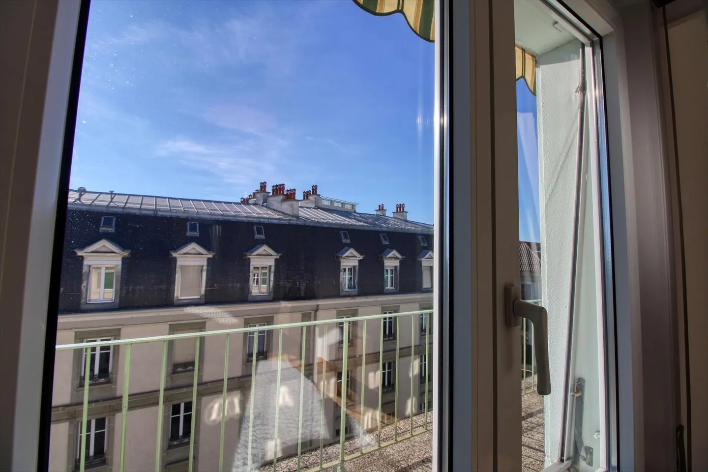 Room 1 - Photo 8 of 23