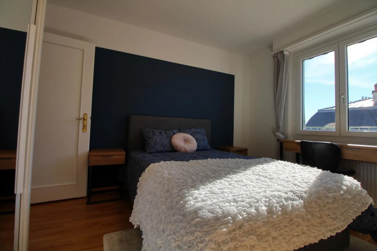 Room 1 - Photo 9 of 23