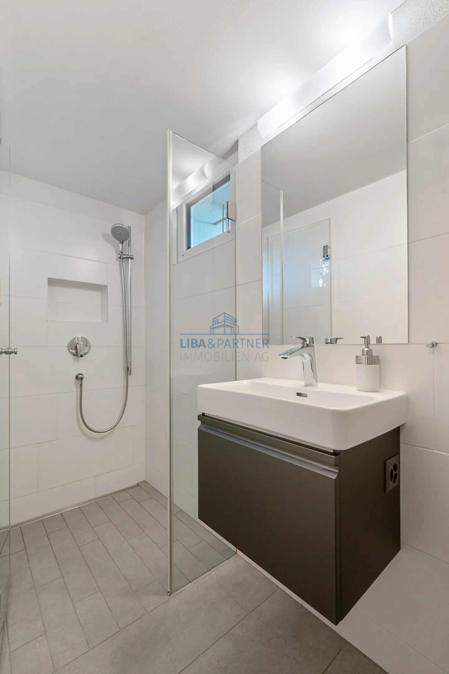 Casa unifamiliare modernizzata con estensione e carattere abitativo unico - Foto 12 di 16