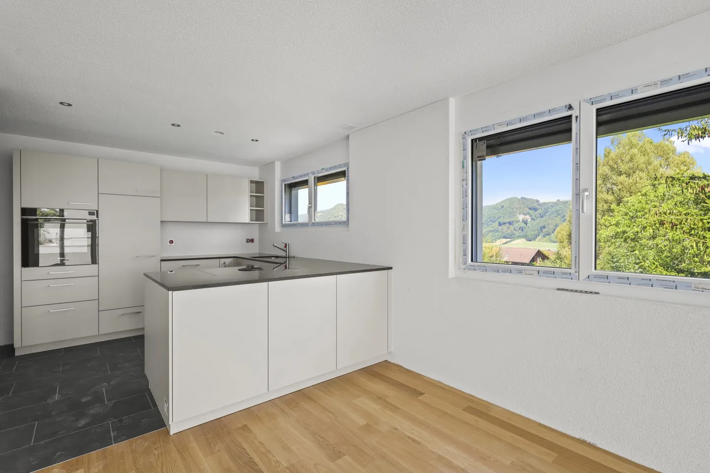 Stilvolle Wohnung mit Balkon - Foto 2 von 10