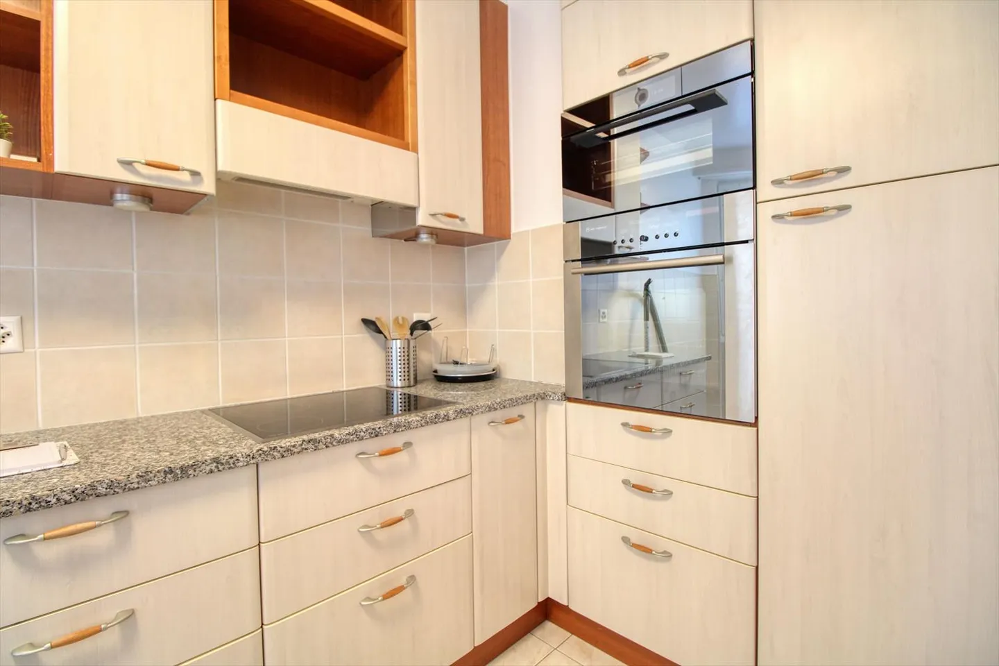 Room 1 - Photo 19 of 23