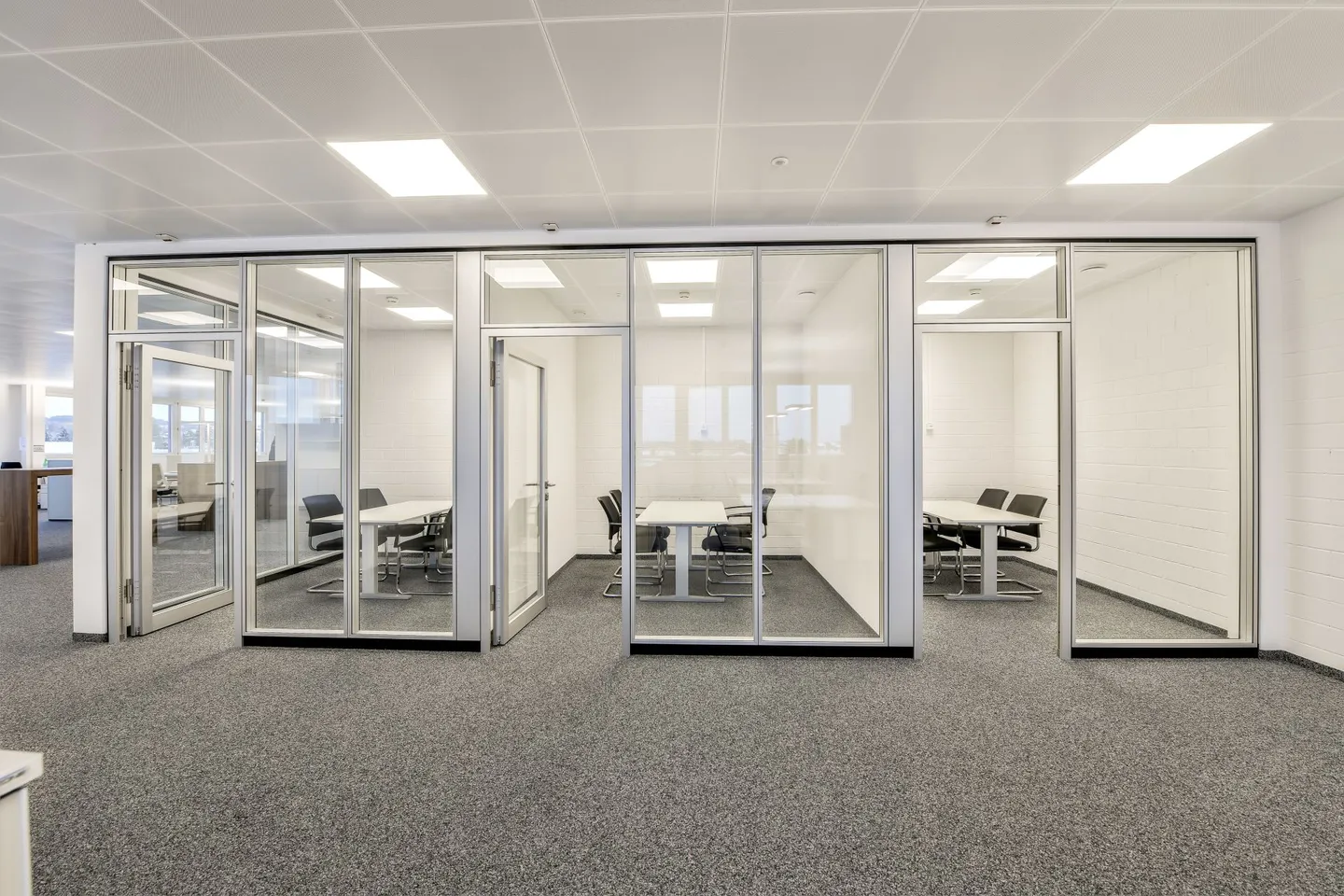 Co-Working Workspaces - Meeting Rooms - Training Room - Photo 4 of 9