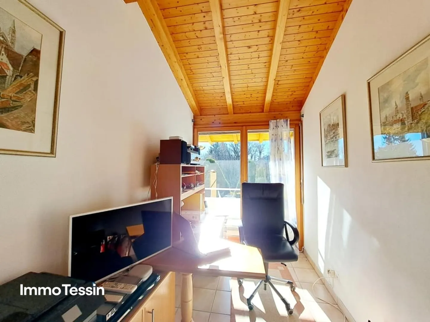 OPPORTUNITÀ: Fantastica villa di design quasi nuova con piscina, giardino da sogno e 100% di privacy a un prezzo imbattibile - Foto 12 di 13