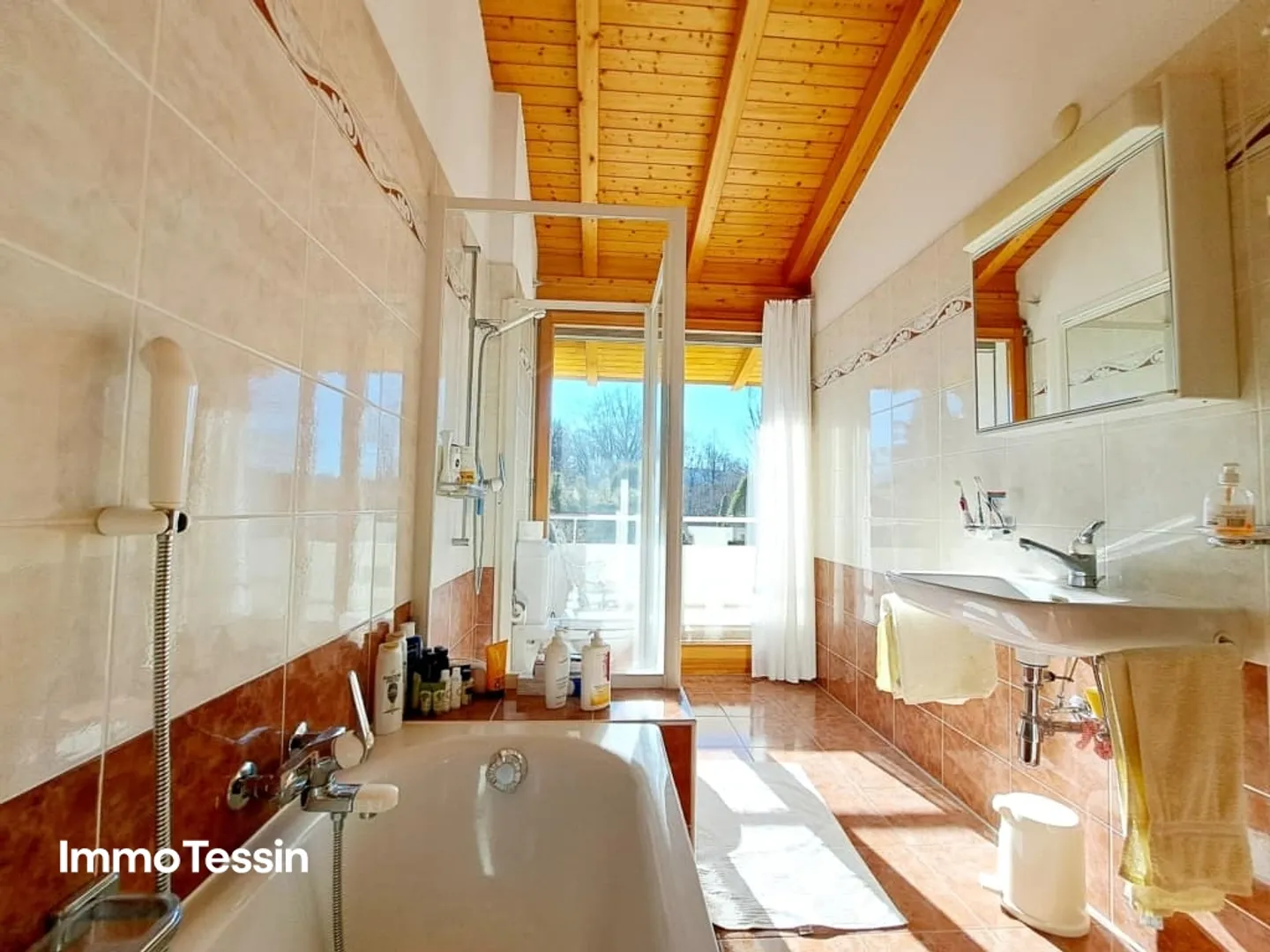 OPPORTUNITÀ: Fantastica villa di design quasi nuova con piscina, giardino da sogno e 100% di privacy a un prezzo imbattibile - Foto 13 di 13