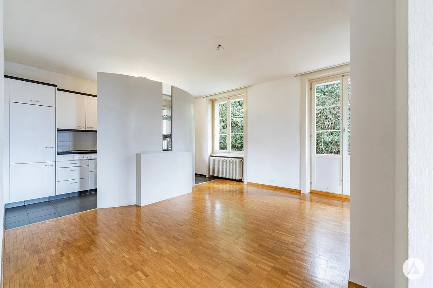 Charming Old Building Apartment near the City - Photo 5 of 13
