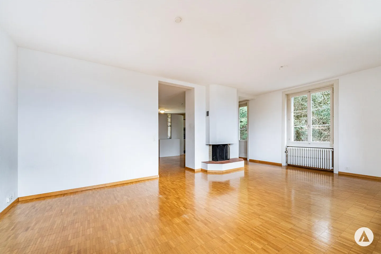 Charming Old Building Apartment near the City - Photo 3 of 13