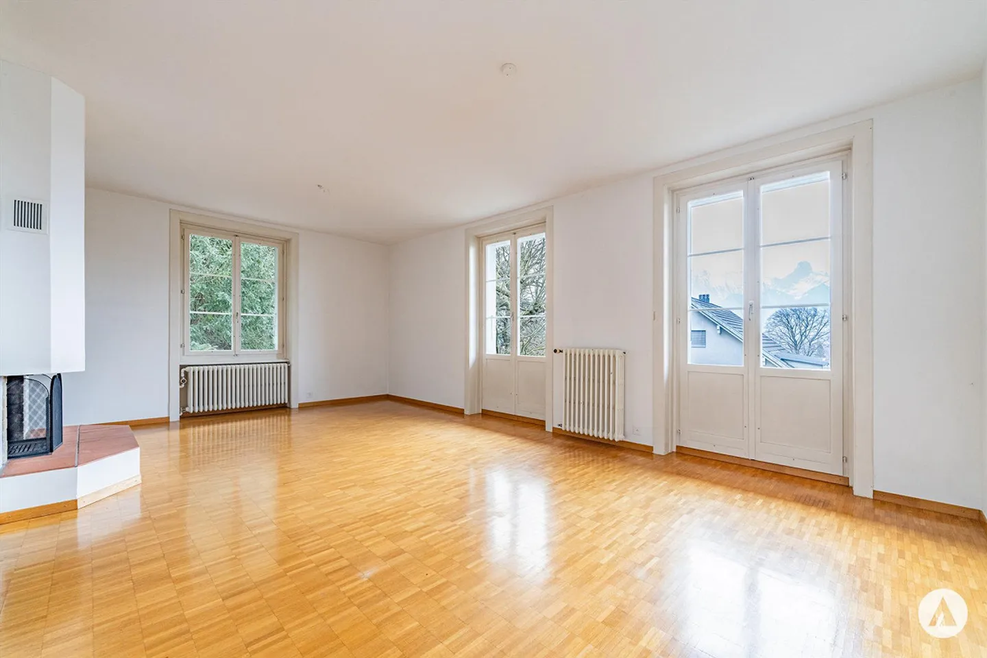 Charming Old Building Apartment near the City - Photo 4 of 13