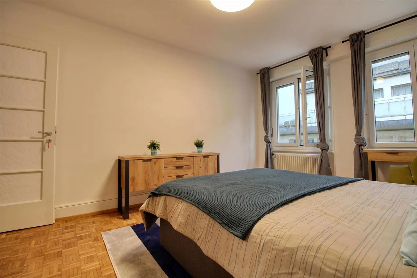 Room 1 - Photo 1 of 14