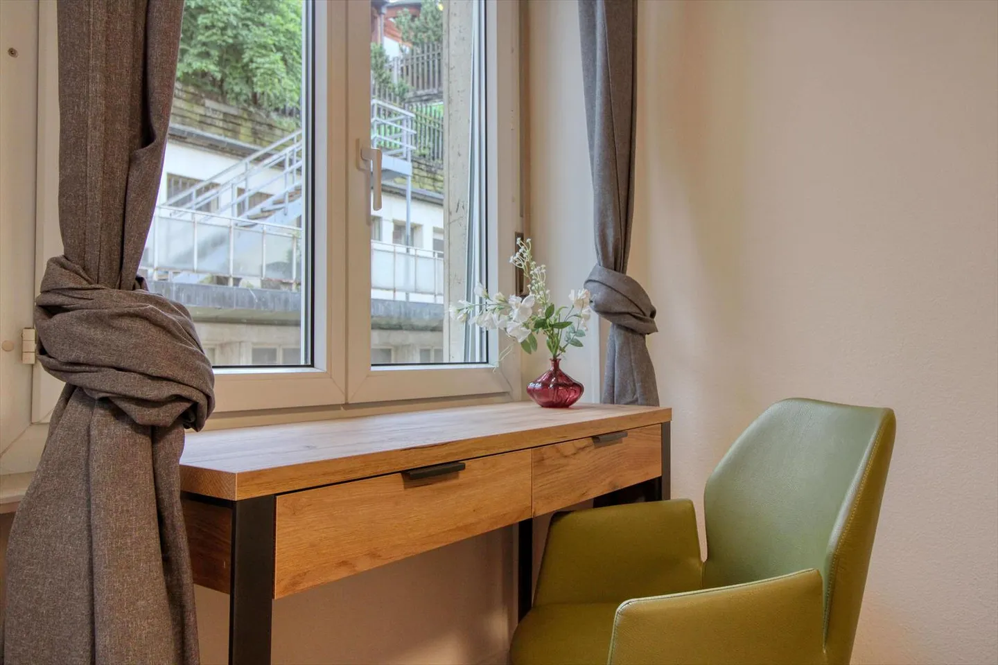 Room 1 - Photo 3 of 14