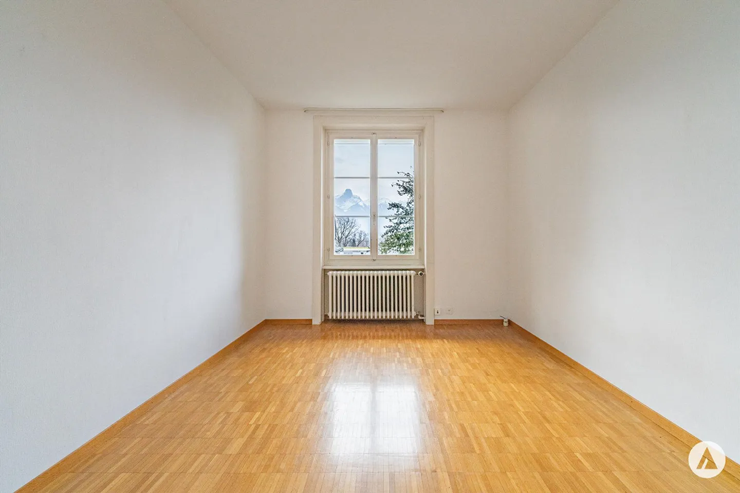 Charming Old Building Apartment near the City - Photo 7 of 13