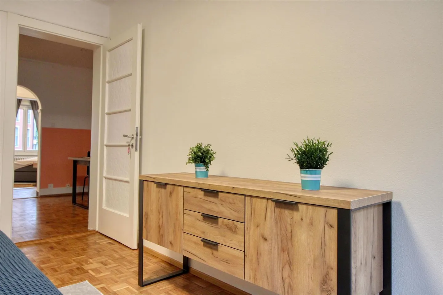 Room 1 - Photo 5 of 14