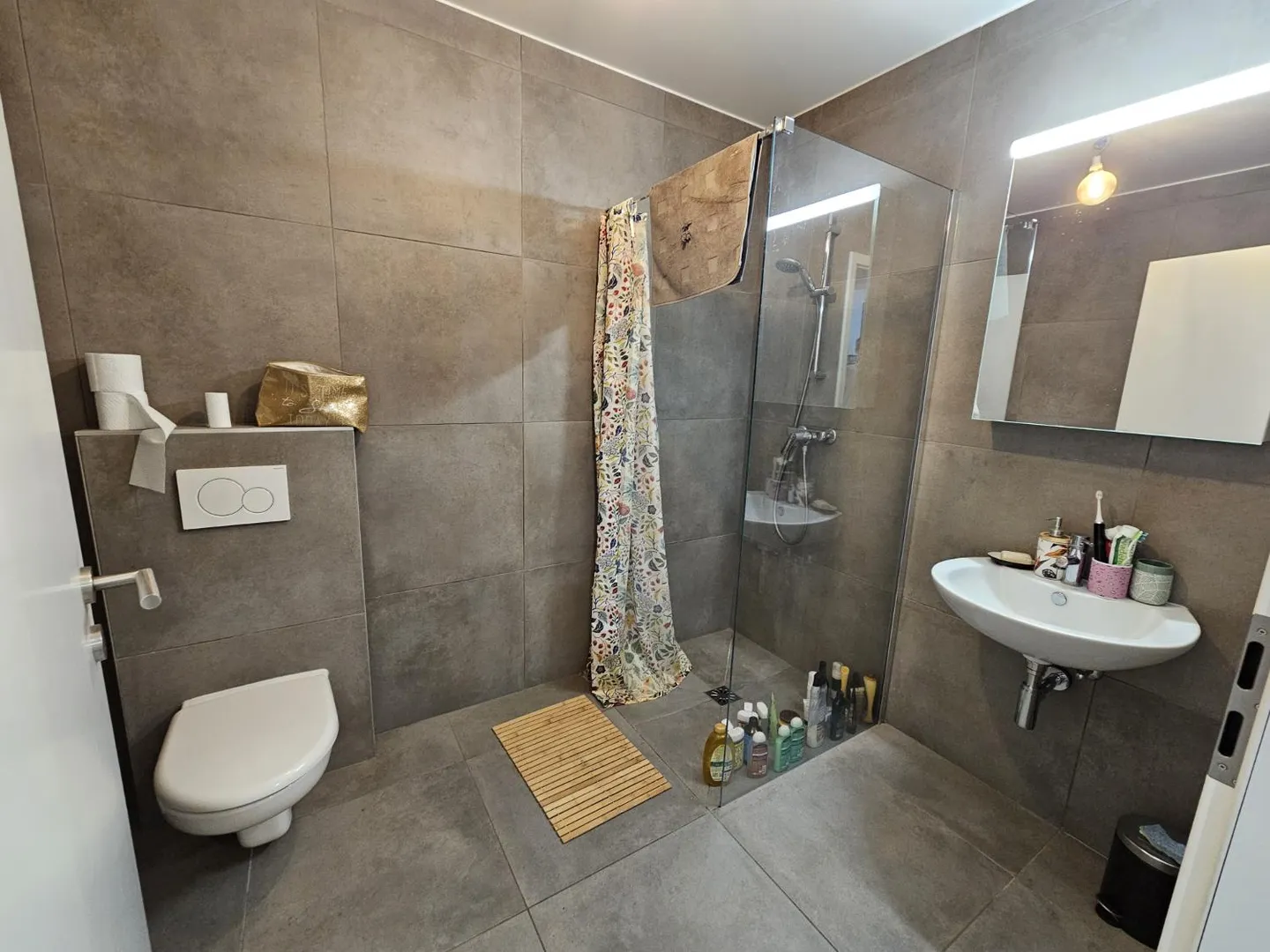 Appartement spacieux style loft - Photo 6 sur 8