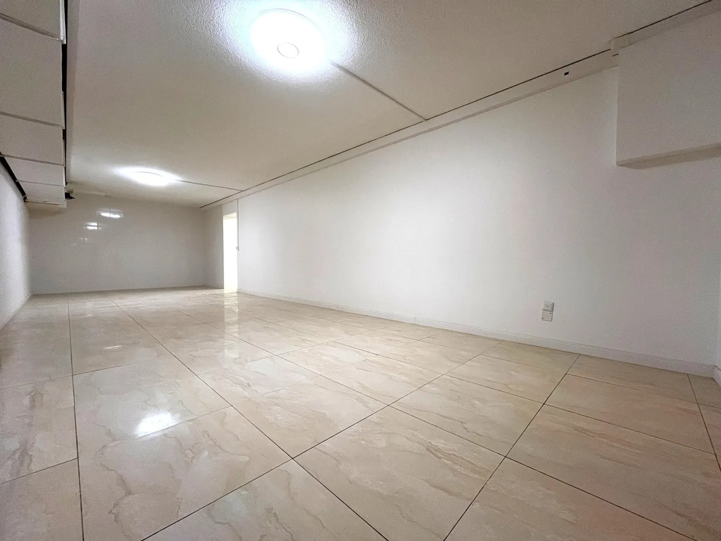 Espace de vente de 200 m² à louer - Emplacement premium à Lausanne - Photo 3 sur 6