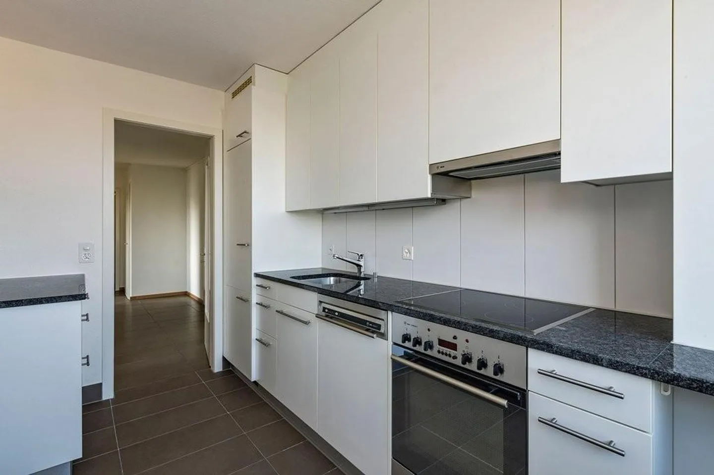 Looking for a modern apartment with a view? - Photo 2 of 7