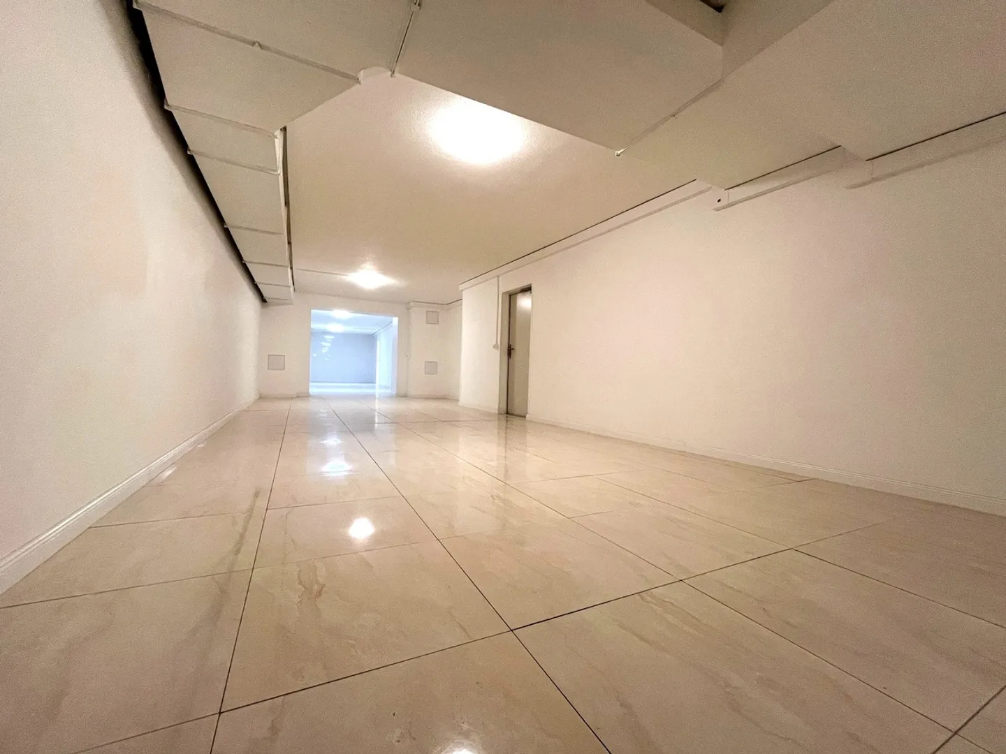 Espace de vente de 200 m² à louer - Emplacement premium à Lausanne - Photo 5 sur 6