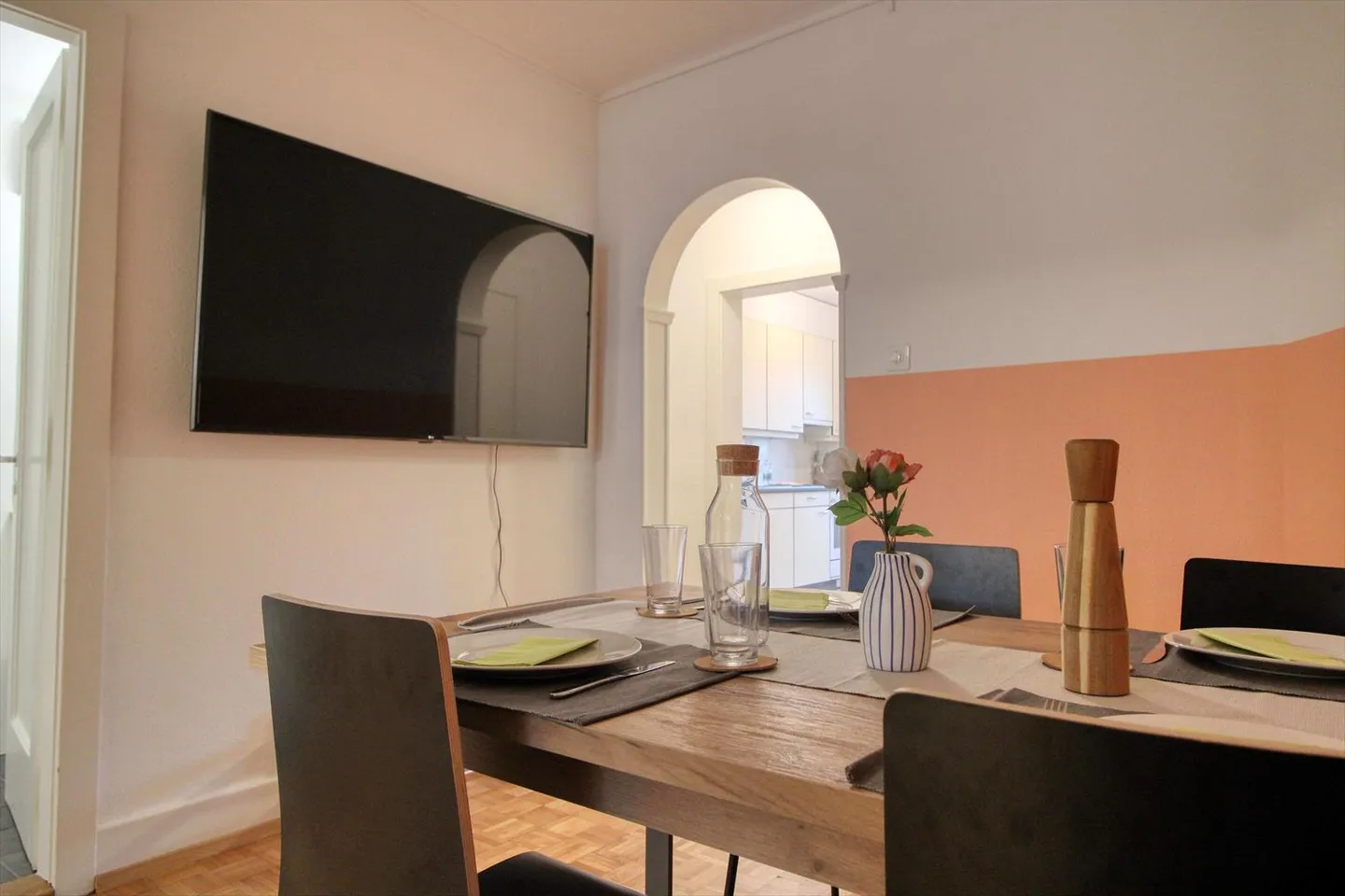 Room 1 - Photo 12 of 14