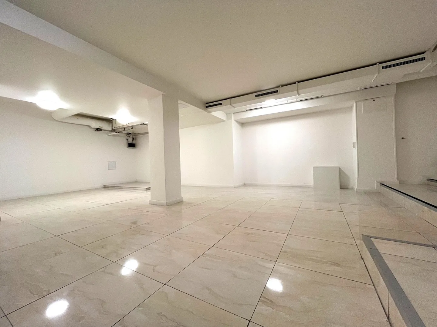 Espace de vente de 200 m² à louer - Emplacement premium à Lausanne - Photo 6 sur 6