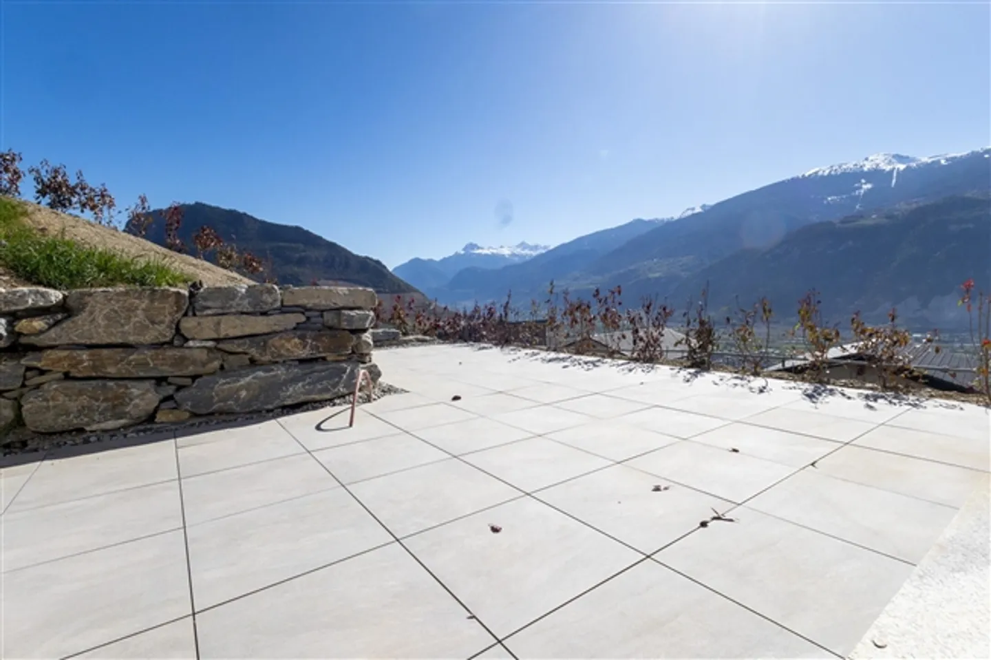 Luminoso appartamento nuovo di 4,5 locali con terrazza e vista mozzafiato a Signèse - Foto 3 di 11