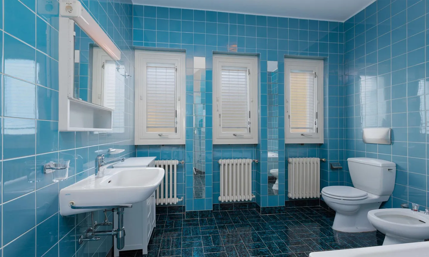 VILLA CON 5,5 CAMERE E GRANDE GIARDINO A STABIO - Foto 10 di 13