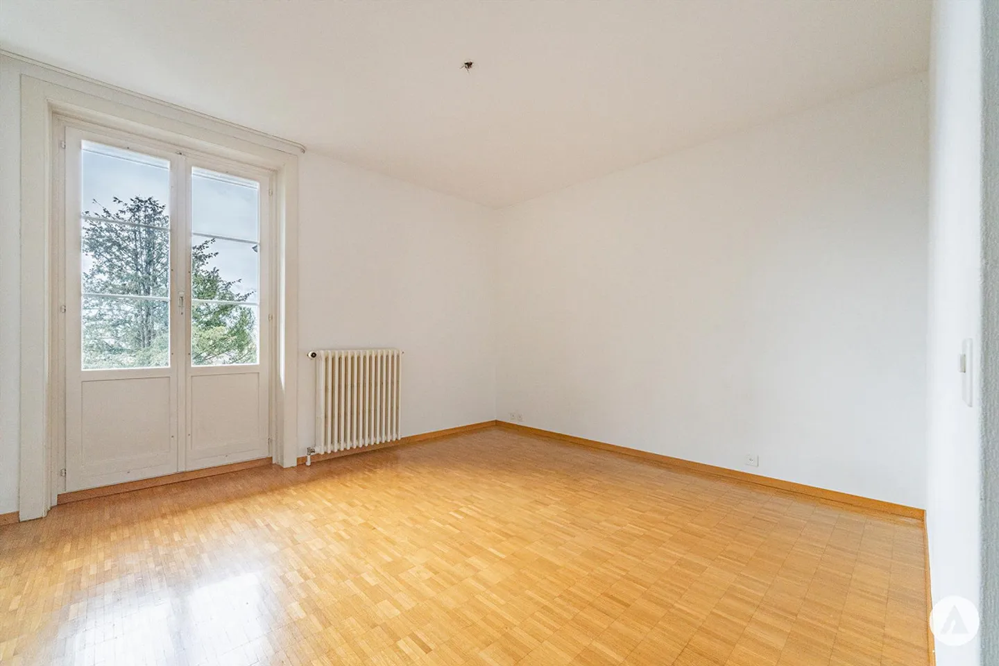 Charming Old Building Apartment near the City - Photo 8 of 13