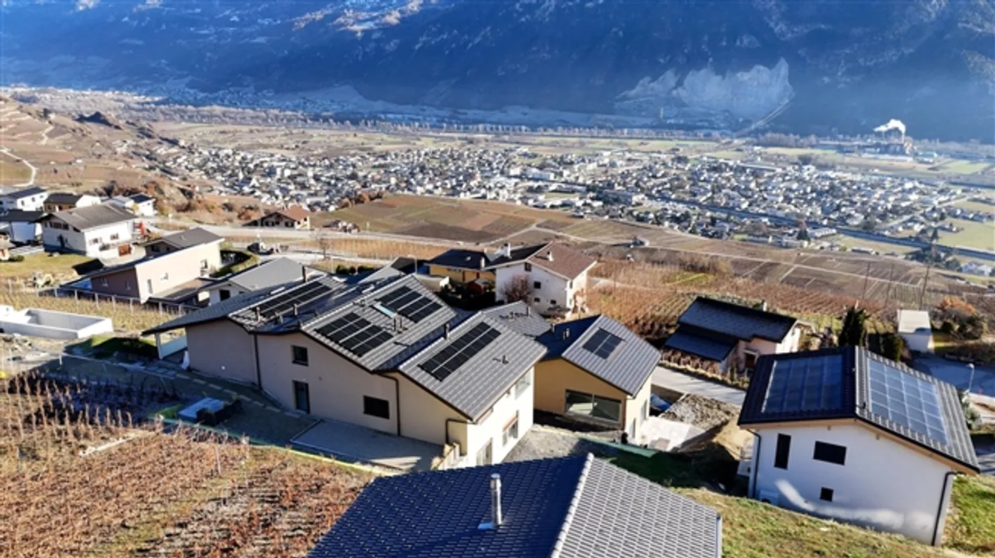 Luminoso appartamento nuovo di 4,5 locali con terrazza e vista mozzafiato a Signèse - Foto 10 di 11