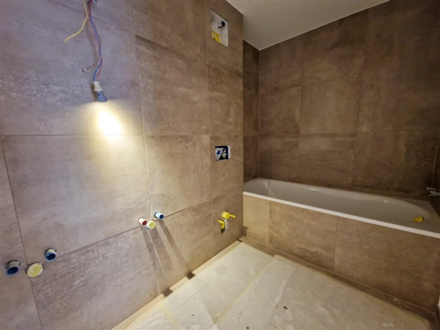 Luminoso appartamento nuovo di 4,5 locali con terrazza e vista mozzafiato a Signèse - Foto 9 di 11