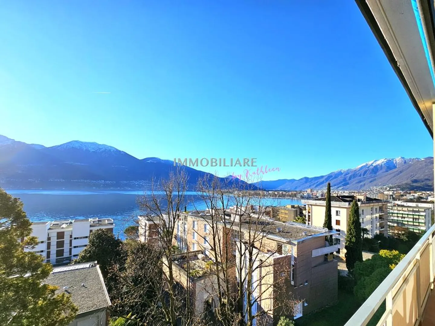 Appartamento mansardato con vista lago e camino in posizione centrale e tranquilla - Foto 17 di 22