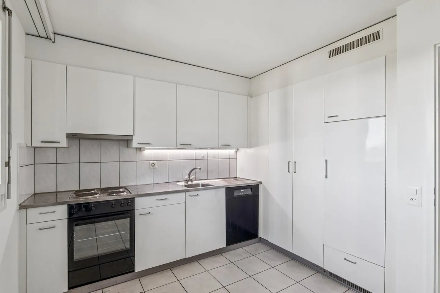Attractive 4.5-room apartment with a view, lift & underground garage - Photo 1 of 13