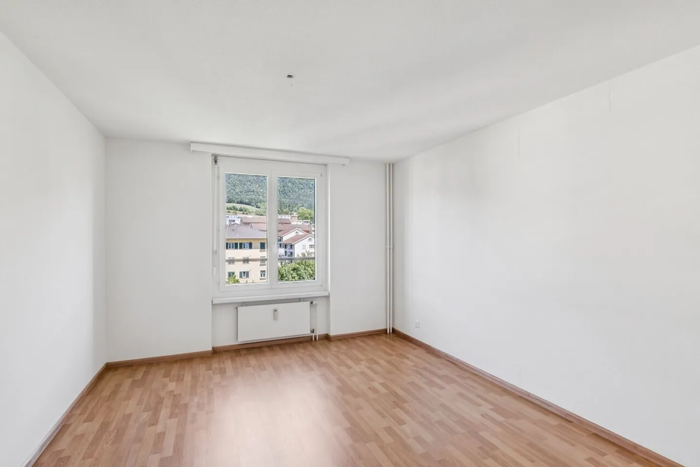 Attractive 4.5-room apartment with a view, lift & underground garage - Photo 4 of 13