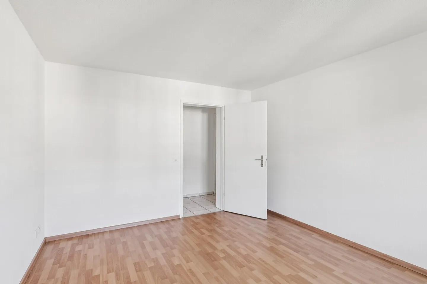 Attractive 4.5-room apartment with a view, lift & underground garage - Photo 5 of 13