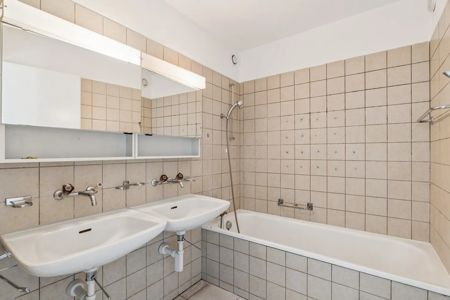 Attractive 4.5-room apartment with a view, lift & underground garage - Photo 6 of 13