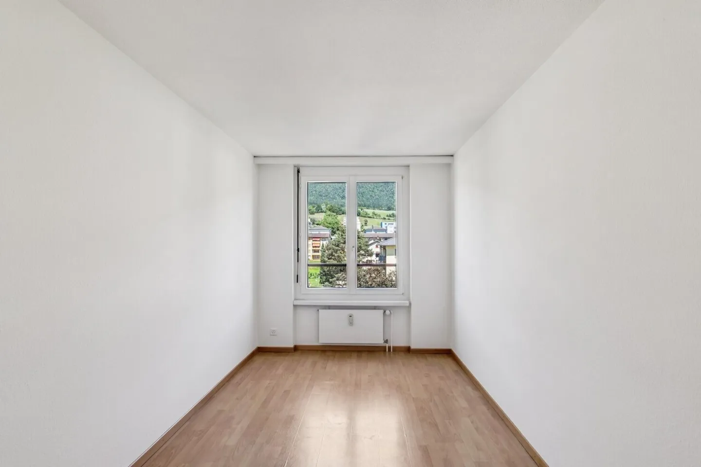 Attractive 4.5-room apartment with a view, lift & underground garage - Photo 9 of 13