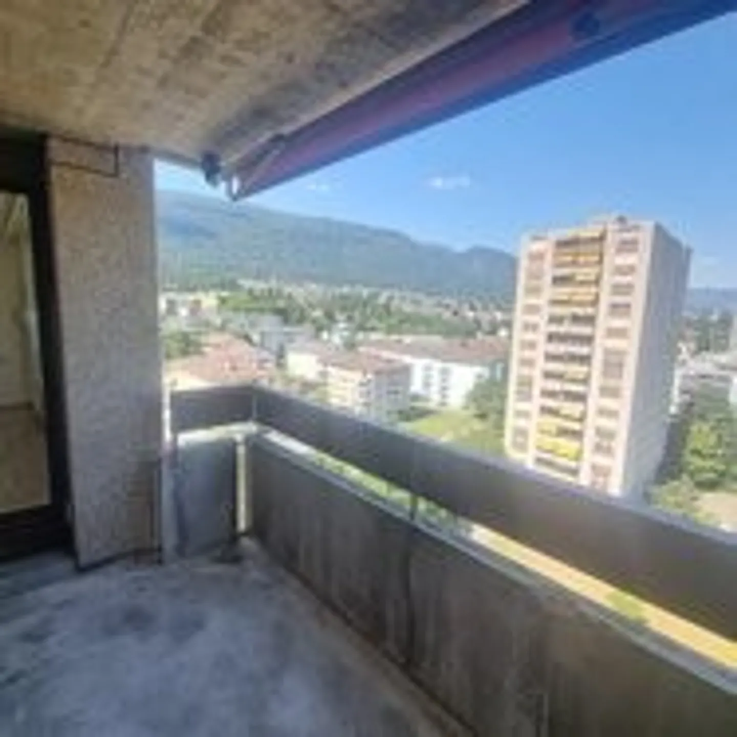 Attractive 4.5-room apartment with a view, lift & underground garage - Photo 10 of 13