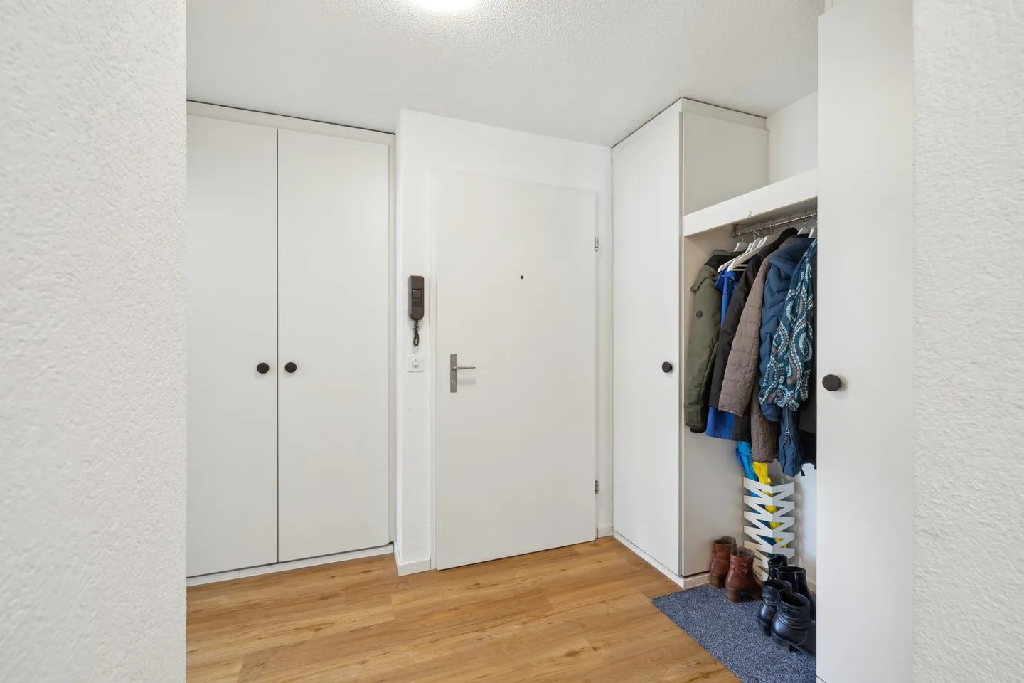 Esclusivo edificio multifamiliare con 6 appartamenti in una posizione tranquilla di Bubendorf - Foto 6 di 14