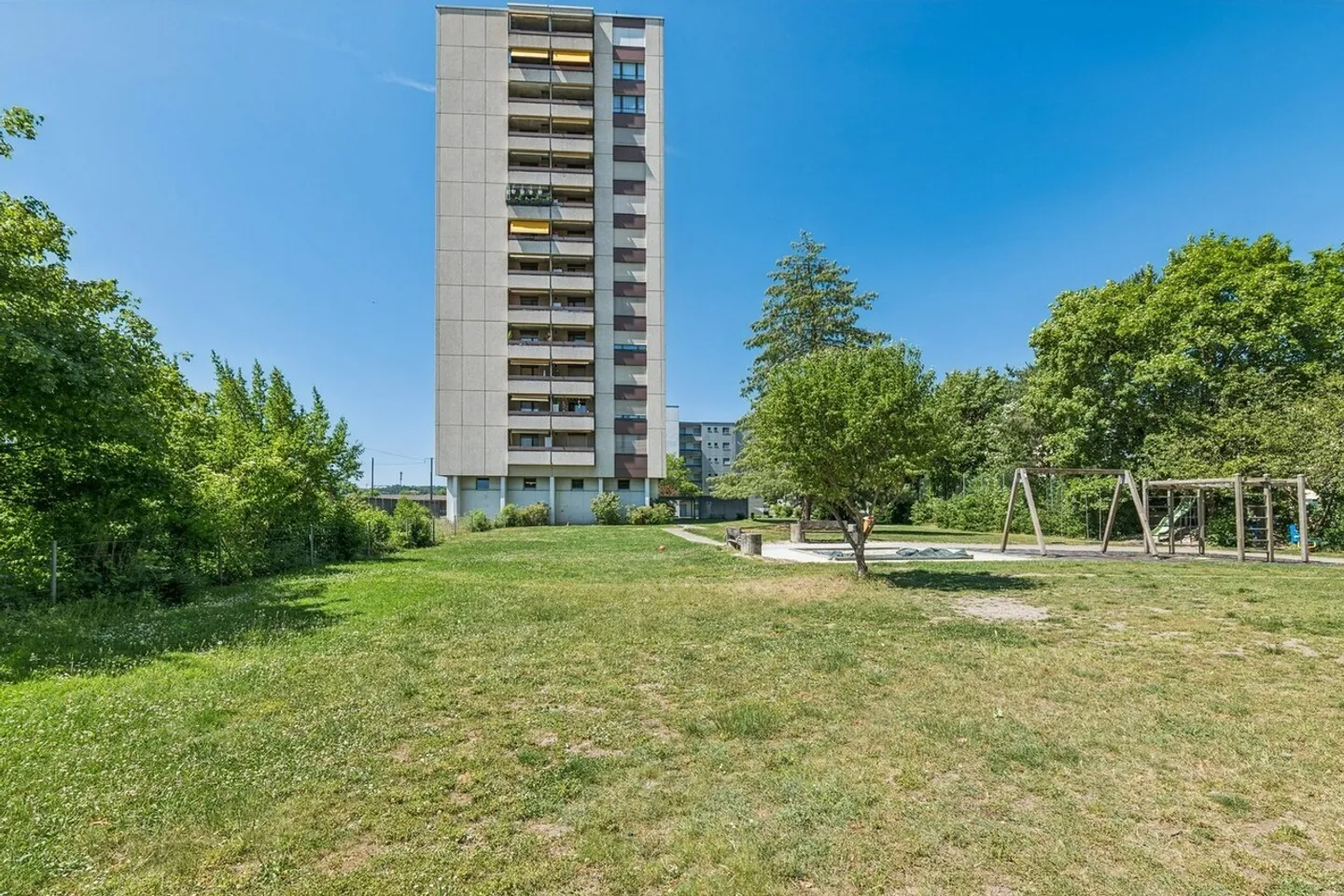 Attractive 4.5-room apartment with a view, lift & underground garage - Photo 12 of 13