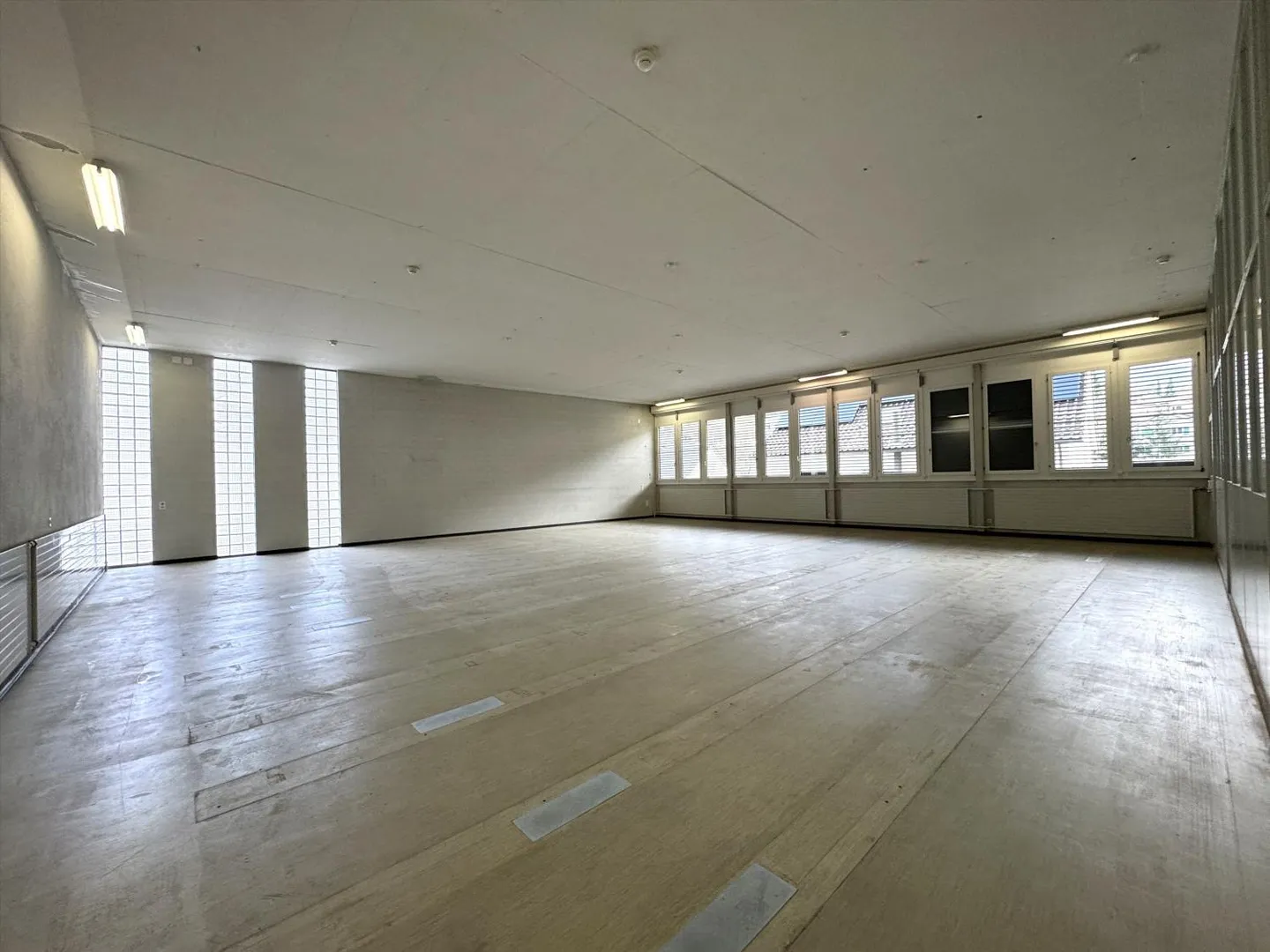 Spazio commerciale vicino alla stazione di Oberdorf - Foto 2 di 4