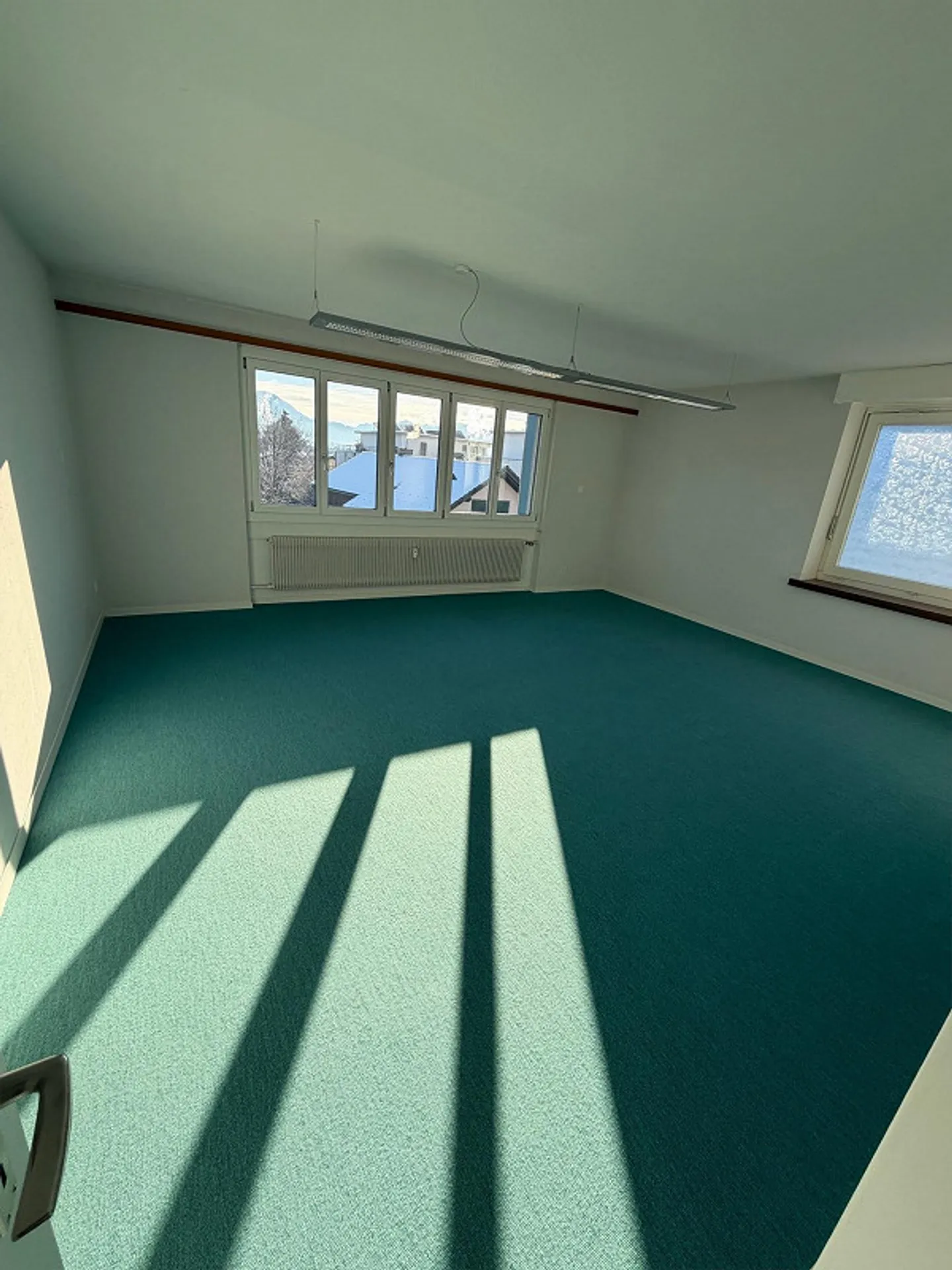 très spacieux appartement de 5 pièces dans un immeuble commercial - Photo 8 sur 26