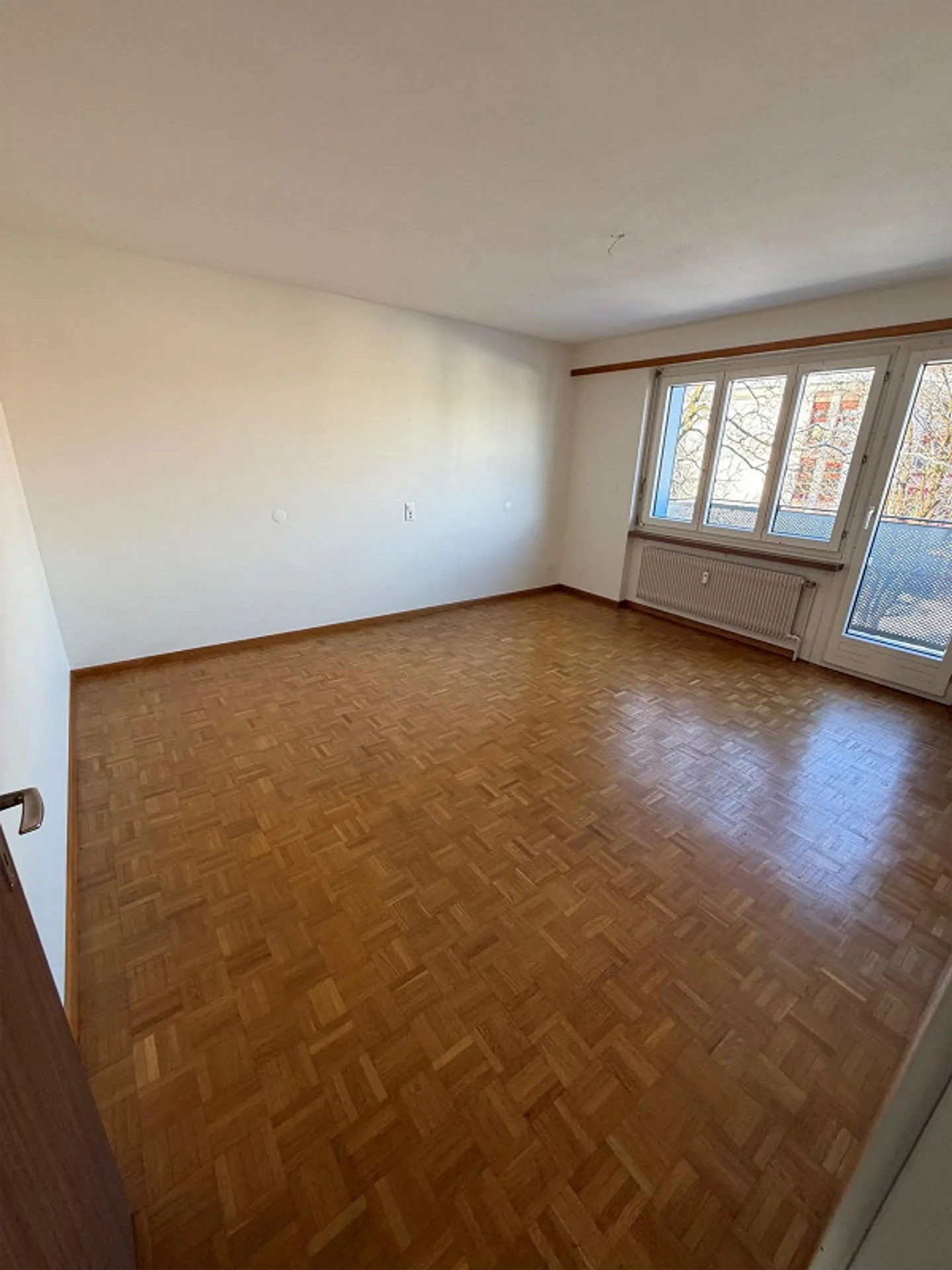 très spacieux appartement de 5 pièces dans un immeuble commercial - Photo 10 sur 26