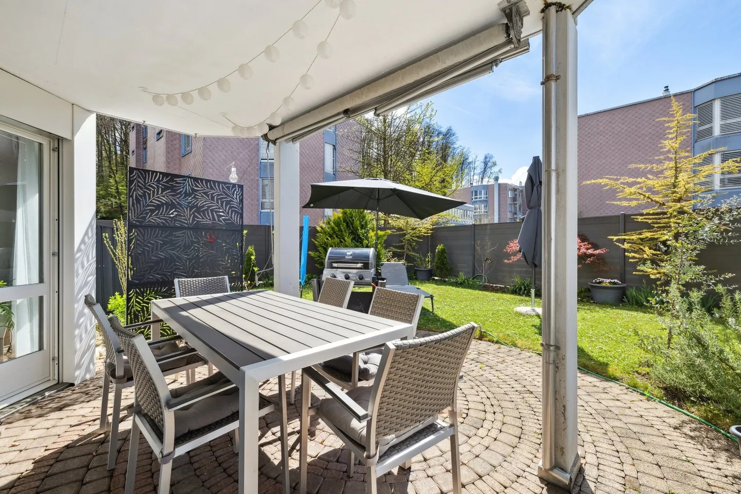 Esclusivo edificio multifamiliare con 6 appartamenti in una posizione tranquilla di Bubendorf - Foto 8 di 14