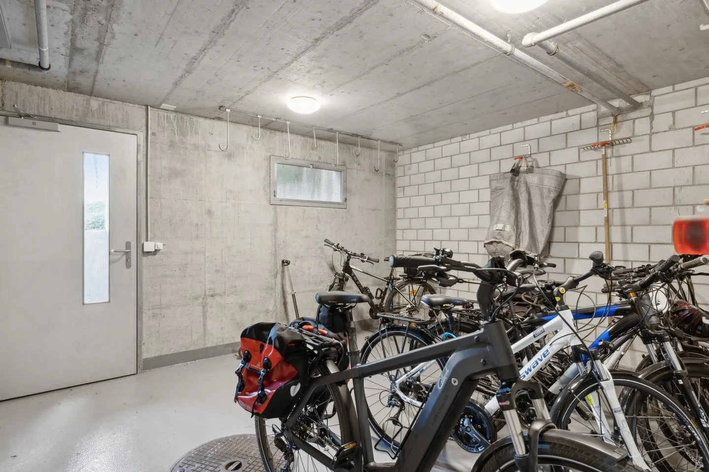 Esclusivo edificio multifamiliare con 6 appartamenti in una posizione tranquilla di Bubendorf - Foto 9 di 14